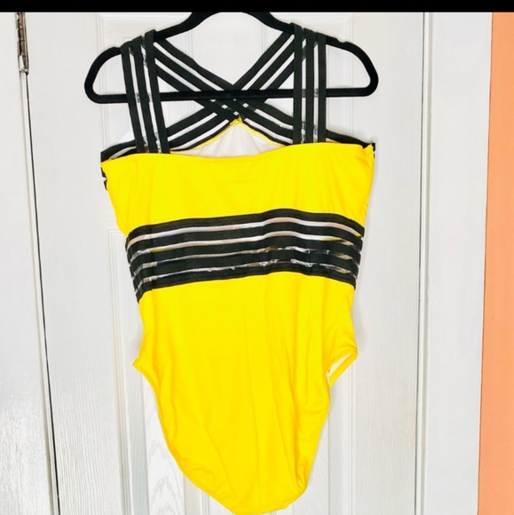 Yellow Hilor swimsuit - Picture 7 of 10